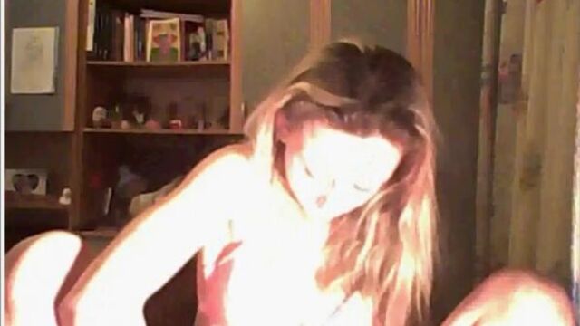 Взломали вебку у девушки и записали как девчуля сидит за компом голая fotoviagra.ru