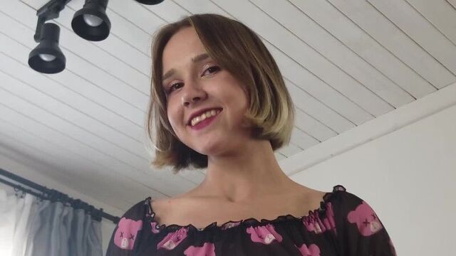 KarinaOblepihova Красотка не удержала сперму в жопе