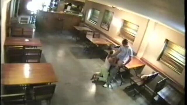 секс под камерой видеонаблюдения в кафе