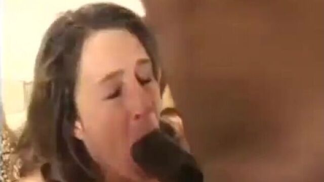 Минет негру и сперма в рот не вынимая