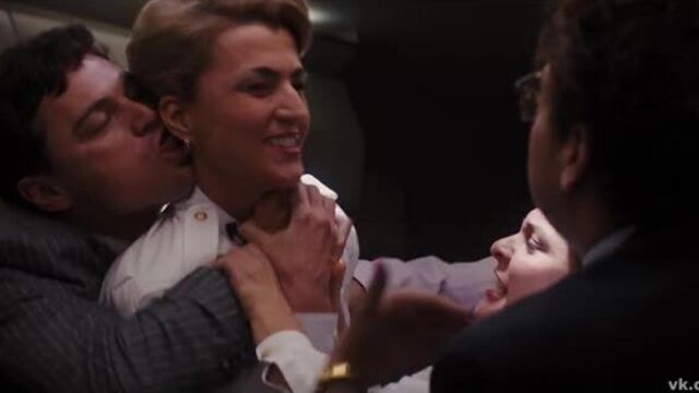 Секс под кайфом и приставание к стюардесам