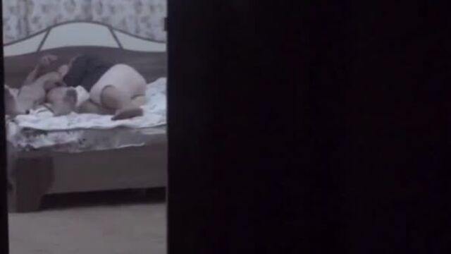 Пьяная жена первый раз трахает с двумя мужиками одновременно - порно видео на PornoHype.Net