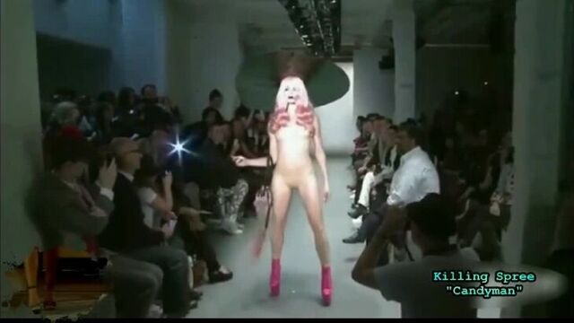 Обнажённый показ моды