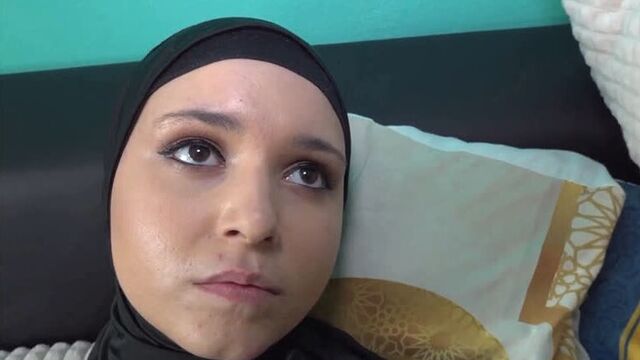 ПОРНО -- ЕЙ 21 -- МОЛОДАЯ МУСЛИМКА МБОИТСЯ СЕКСА -- porn sex muslim -- Zeynep Rossa