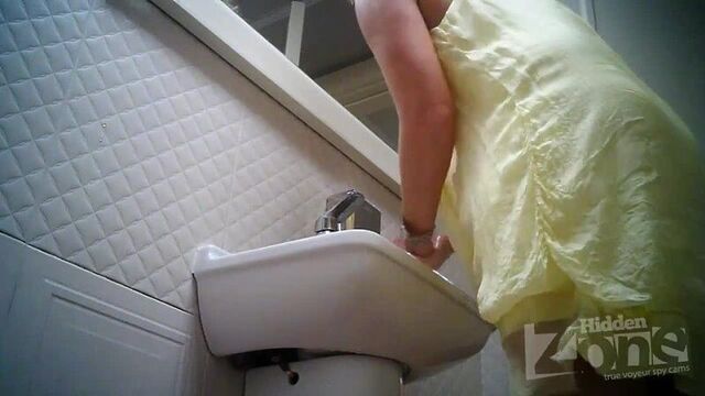 скрытая камера в женском туалете