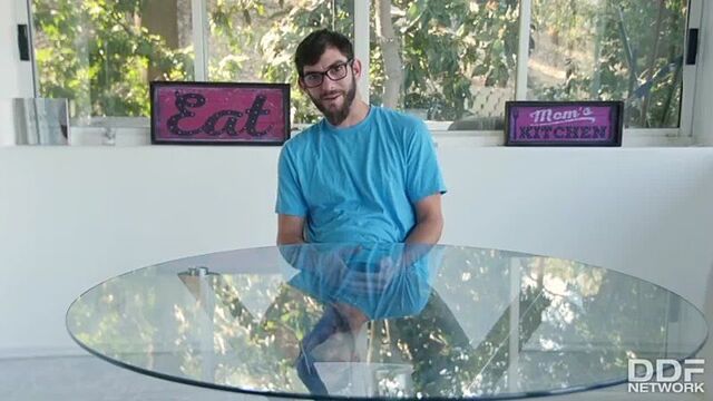 pornossl_com_Sestrenka-podrochila-kisku-na-devstvennogo-brata-i-otdalas-vo-vse-otverstiya.mp4