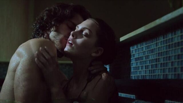 Постельные и эротические сцены фильма "топ модель 16"