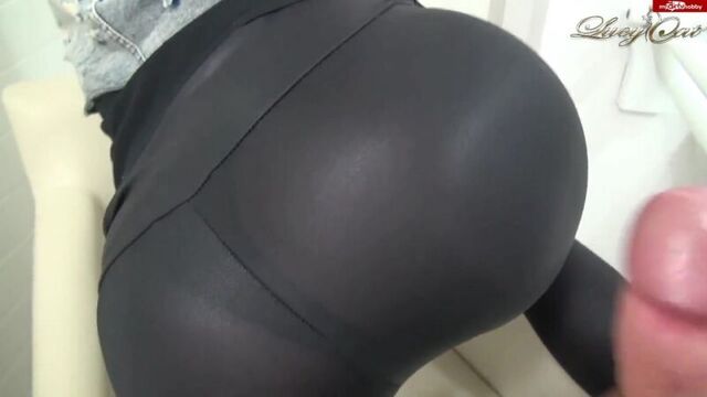 Потрахались в туалете