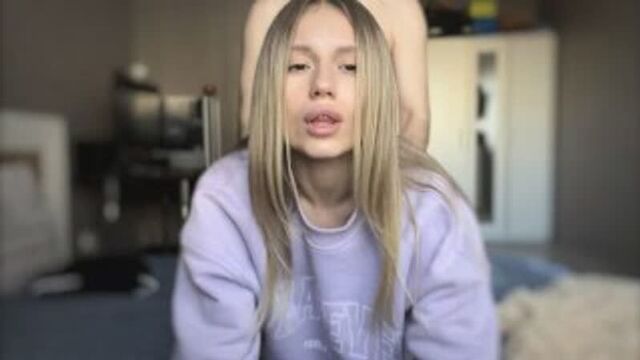 [PornHub] Allinika - Не сосёт и просто в пизду трахается
