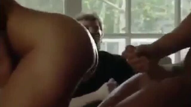 Пособие для пар в теме куколдинг. Жену на глазах мужа трахает любовник. Затем жена дает 10 секунд ,чтобы муж кончид и выгоняет е