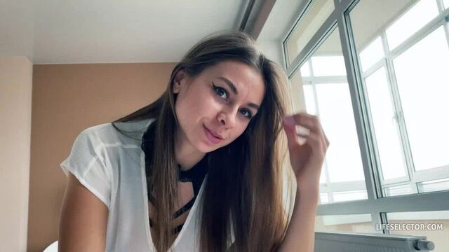 Sharing Roof with Lolly Lips