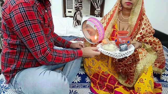 Karwa Chauth Special 2022, индианка XXX, муж дези трахает ее жену, хинди аудио с грязным разговором