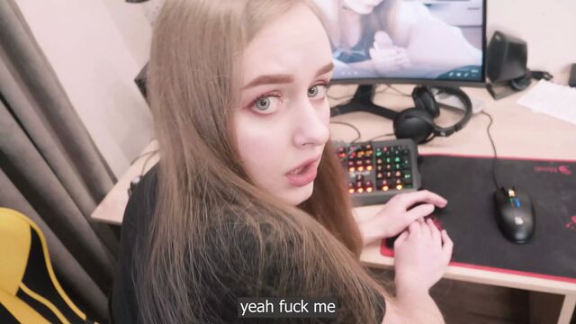 Папа грубо трахнул дочь, которая не ожидала его прихода