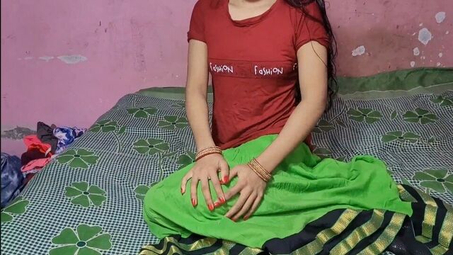 Большую задницу сводной сестры жестко трахают и кончают внутрь в киску