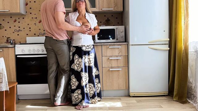 Когда милфе нужно расслабиться, она занимается анальным сексом и сосет хуй