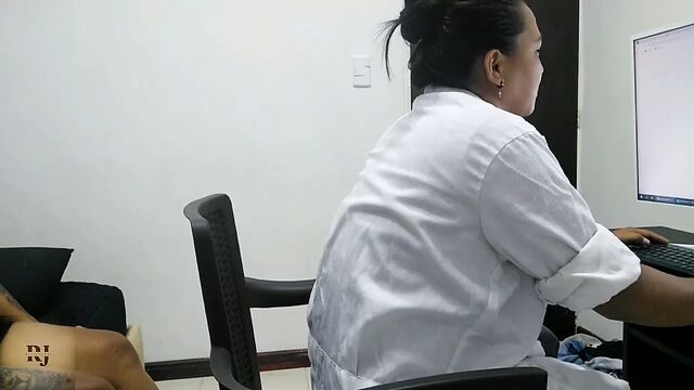 У меня слишком много стресса, я собираюсь сделать массаж и расслабиться