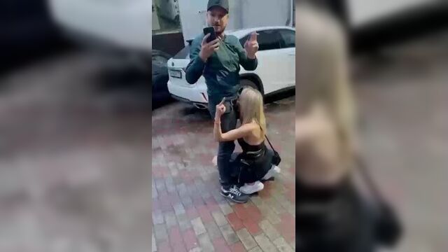 минет на улице у всех на глазах #минет #секс #оральныйсекс #глубокийминет