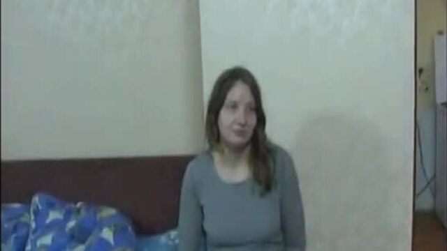 Сын выебал маму пока папы не было дома.