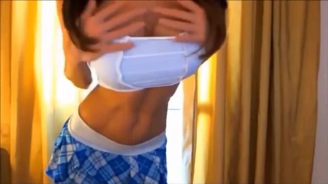 Секси девушка танцует в чулках под музыку - VD