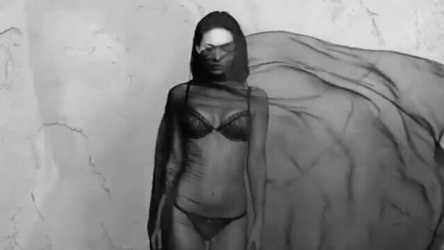 Меган Фокс в рекламе нижнего белья. Очень сексуальная брюнетка. Сиски, попки, блондинки, рижые. Красивая эротика, не порно