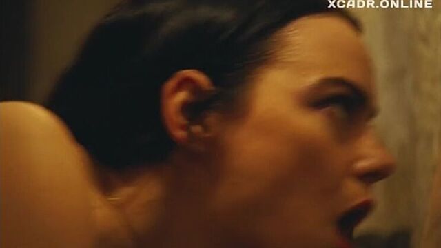 эмма стоун занимается жёстким сексом в фильме "бедные-несчастные" грудь, сиськи, попа, жопа, делает куни, hot ню +18