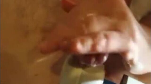 Массаж члена вибратором Magic Wand