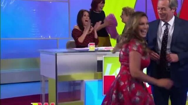 Келли Брук (Kelly Brook) показывает как нужно сосать / минет секс порно голая знаменитости