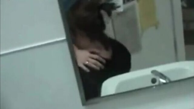 Сосёт в ванной