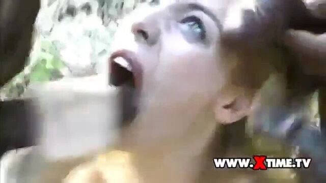 Готка привела скромную блондинку к друзьям неграм чтоб ни поимели ее толпой