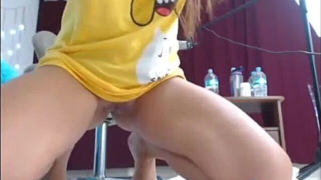 Девушка кончает от мастурбации