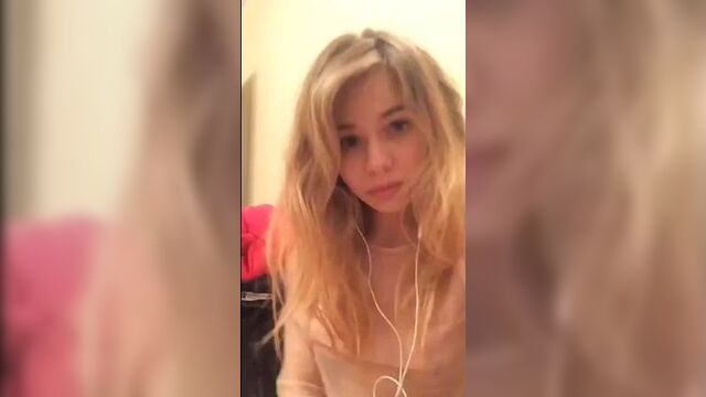 насилует русскую жену в письку в перископ видеочат порно секс фулл чат рулетка вирт periscope мастурбирует