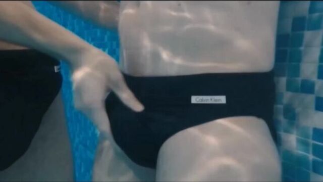 Гей сцены из фильма "Underwater"