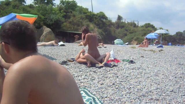 Секс на пляже. Секс при людях