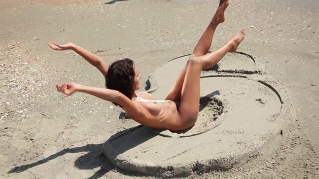 Эротический календарь от "Краншип"