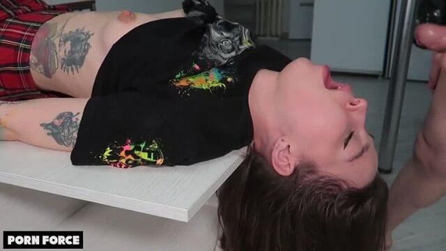 Грубый трах для молодой девушки