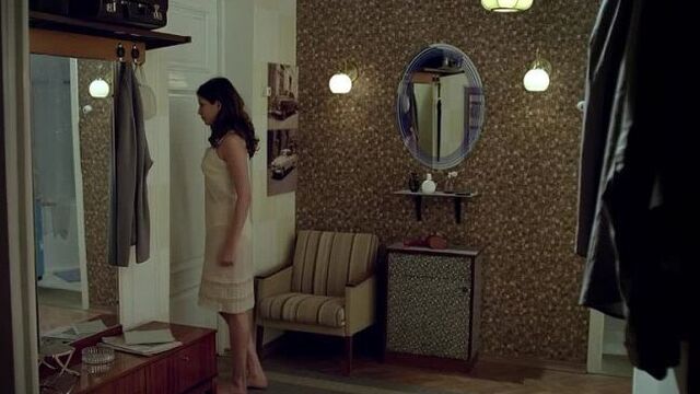 голая Анна Чиповская в сериале Оттепель 2 серия