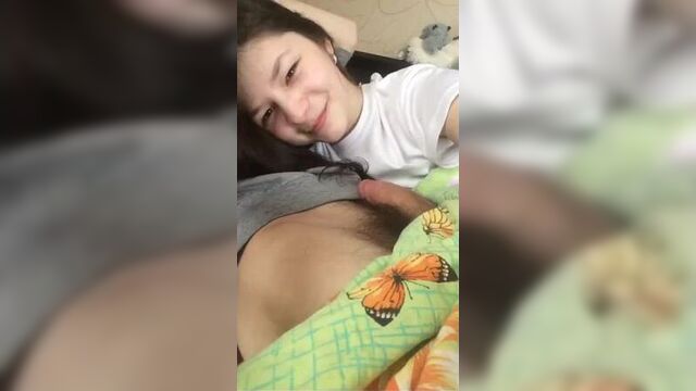 быстро удали это видео, я на камеру хуй сосать не буду. минет любительское порно, отсос, сперму глотай. домашнее порно