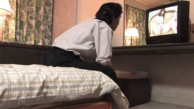 Японский секс. муж делится женой с другими мужчинами в обмен на подарки $ $ $ $