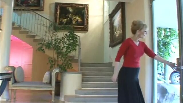 Моя мачеха жаждет моей киски! (Незабываемые порно эмоции в HD рестайлинговой версии)