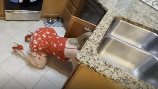 Трахаю друга моего мужа, пока он на работе - неверная жена - Danni Jones - Danni2427 - зрелая табу-милфа-толстушка-пума