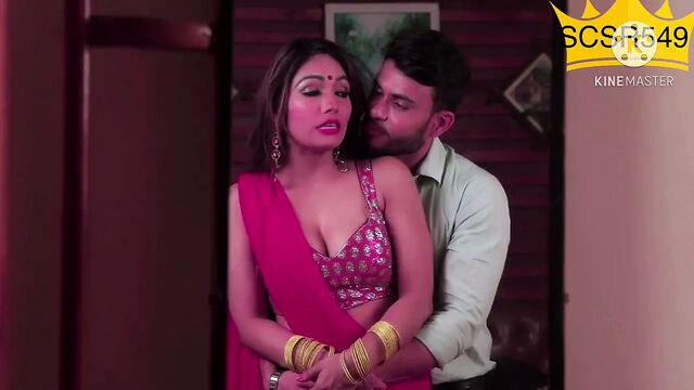 Симпатичную сексуальную и идеальную женщину дези Зою жестко трахнул продавец