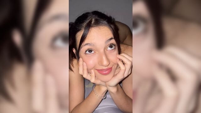 Трахаю тугую задницу и киску тинки в кожаном топе