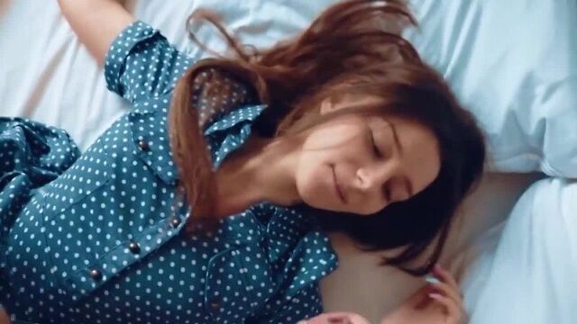 Спалилась над просмотром порно