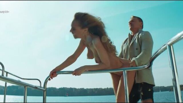 Владимир Сычёв дерет в жопу шлюшек