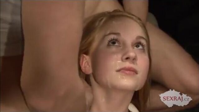 Чешское . Куча парней на бедную красавицу