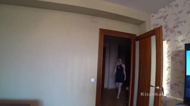 Секс с фигуристой девушкой с красным хвостиком в попке