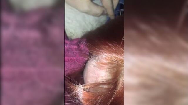 шлюшка отсосала в машине на свидании