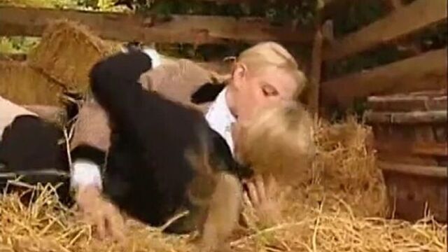 лезби в конюшне