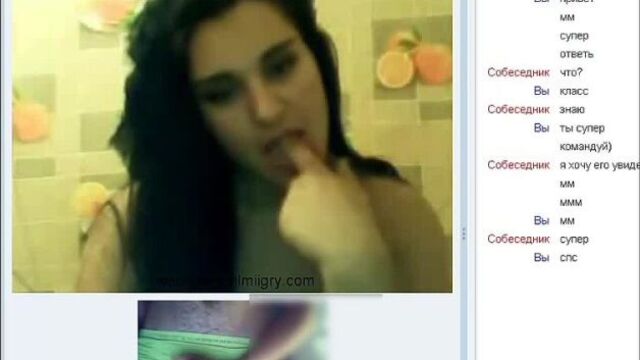 Смотрит как я дрочу для нее в чат рулетке