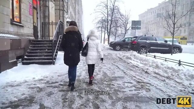 Не смогла заплатить кредит, коллектор взял натурой